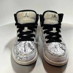 Kids / toddler/youth Nike Mid Air Jordan’s (glow in the dark graffiti)